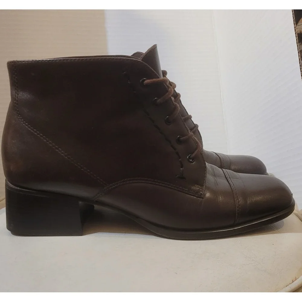 Easy Spirit Brown Leather Pixie Lace up Booties with block heels SZ 8.5 - Picture 3 of 9